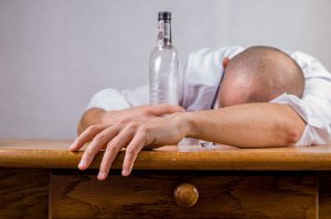 Alkohol dělá některé lidi otevřenější, jiné zase agresivní