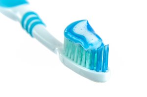 Bělící zubní pasta nebělí zuby, ale pouze odstraňuje pigmenty z jídla, nápojů a cigaret