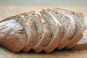 Chléb zlikviduje skvrny na ubruse a oživí olejomalby