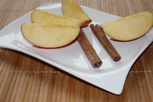 Jednoduchý domácí nápoj z jablek a skořice, který čistí tělo a rozpouští tuky