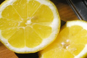 Není citron jako citron aneb Pozor na pití citronové vody